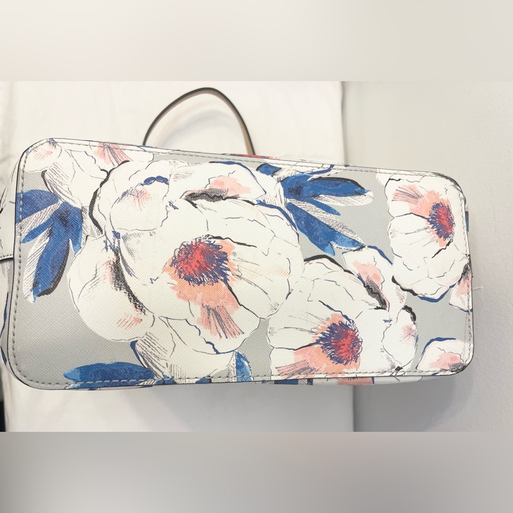 GUESS NWOT Watercolor Style Floral Tote Bag in White, Blue & Pink w/Tan Handles - Picture 6 of 11